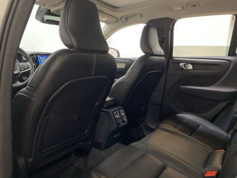 2025 Volvo XC40 B5 Core Bright Theme