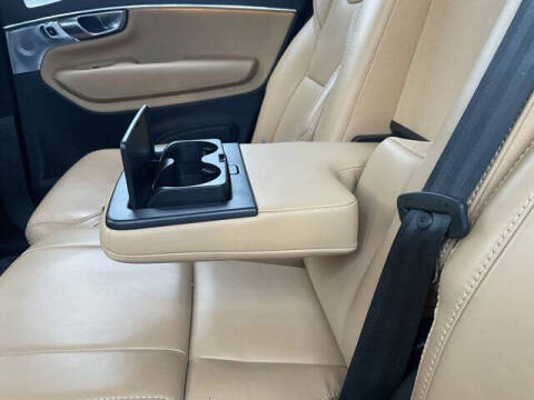 2023 Volvo XC90 Recharge T8 Ultimate Bright Theme 7P