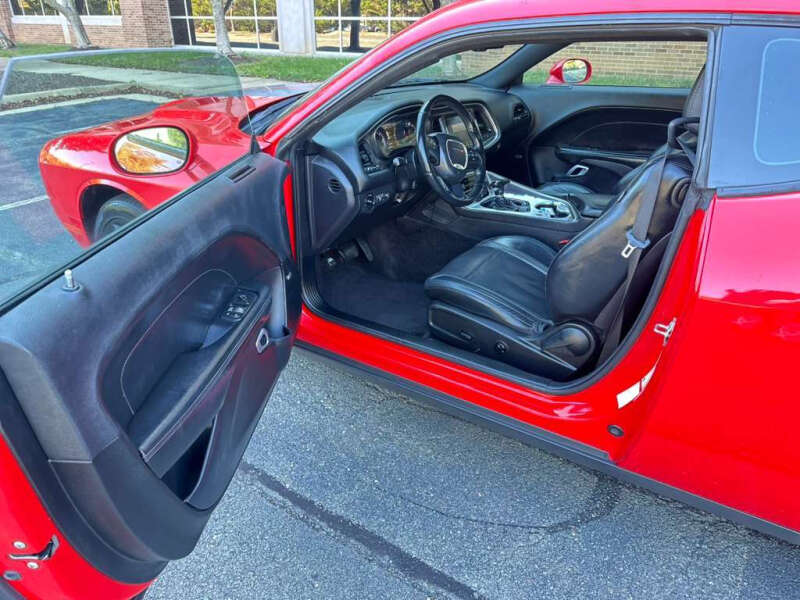 2016 Dodge Challenger SXT Plus