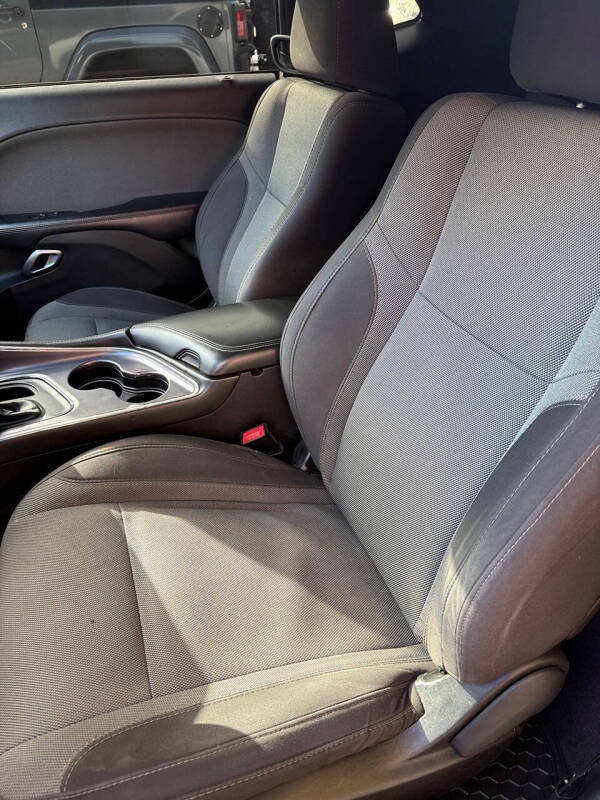 2015 Dodge Challenger SXT