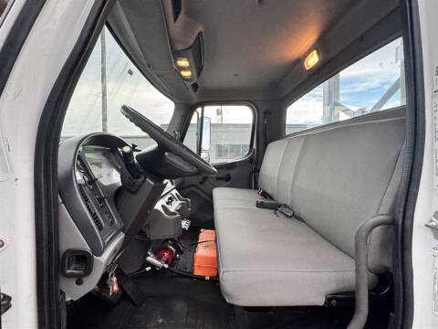 2017 Freightliner M2 106