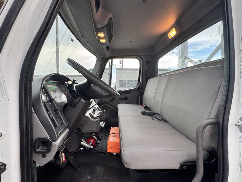 2017 Freightliner M2 106