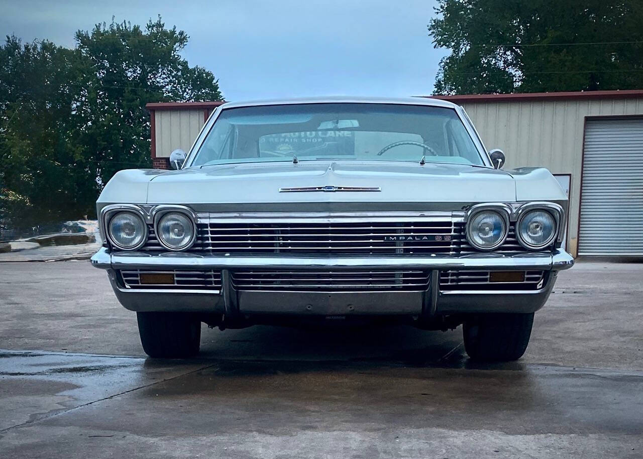 1965 Chevrolet Impala 12