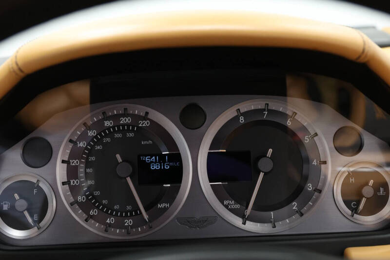 2012 Aston Martin V8 Vantage Roadster