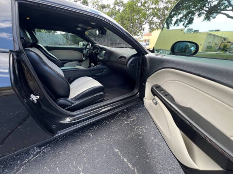 2015 Dodge Challenger SXT Plus