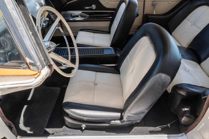 1960 Ford Thunderbird