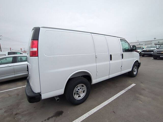 2025 Chevrolet Express 2500