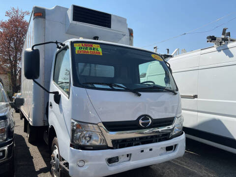 2019 Hino 195