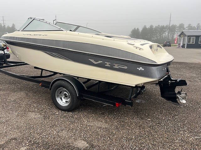 2000 Valiant VIP 18ft