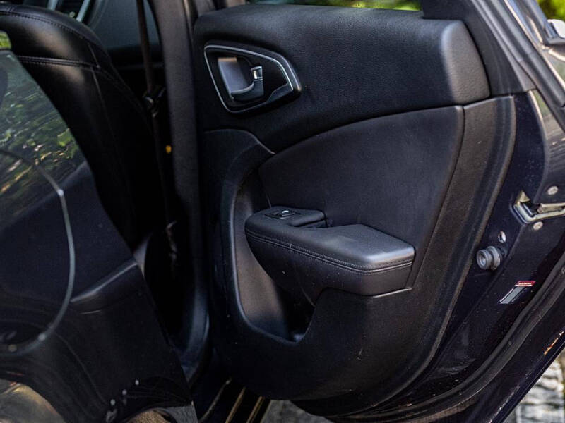 2017 Chrysler 200 Limited Platinum