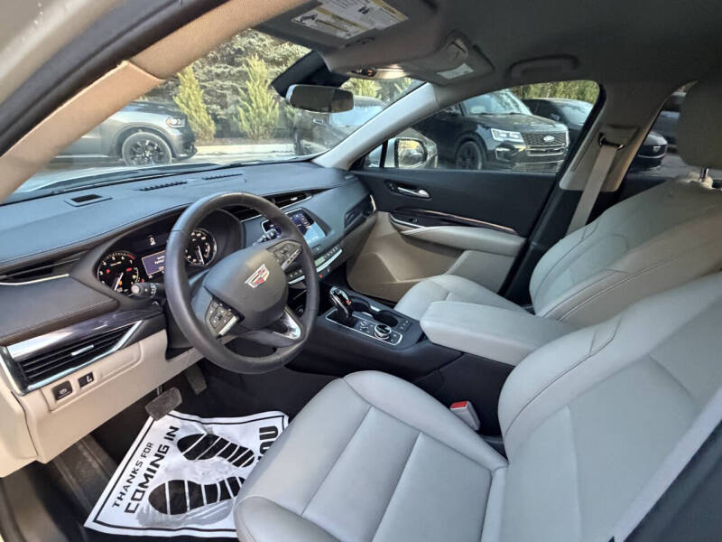 2022 Cadillac XT4 Luxury