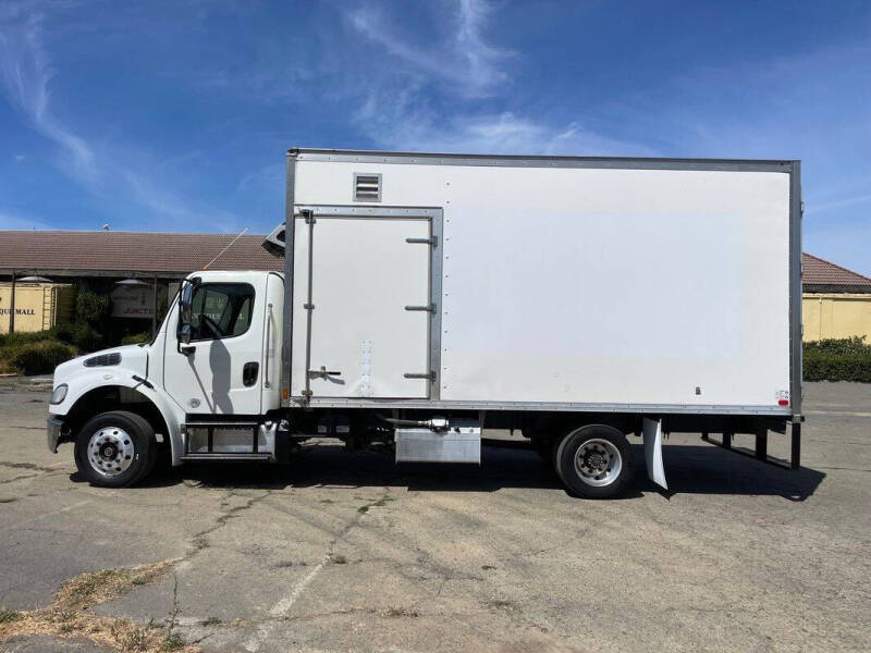 2016 Freightliner M2 106