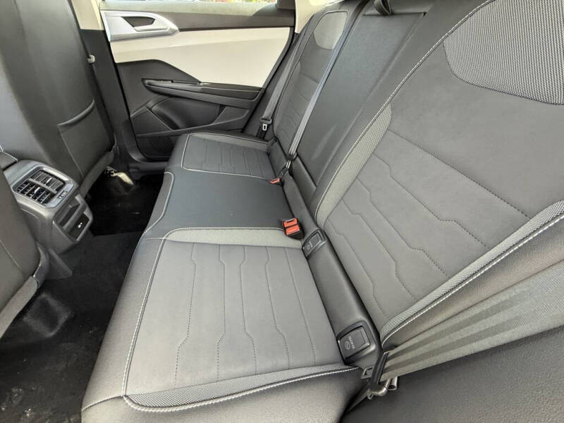 2025 Volkswagen Taos SE