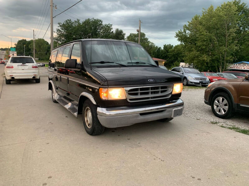 2002 Ford E-Series for sale at Dutch and Dillon Car Sales in Lee's Summit MO