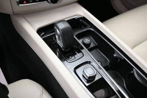 2024 Volvo XC60 B5 Core Dark Theme