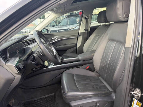 2021 Audi e-tron quattro Premium