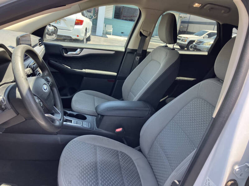 2020 Ford Escape SE
