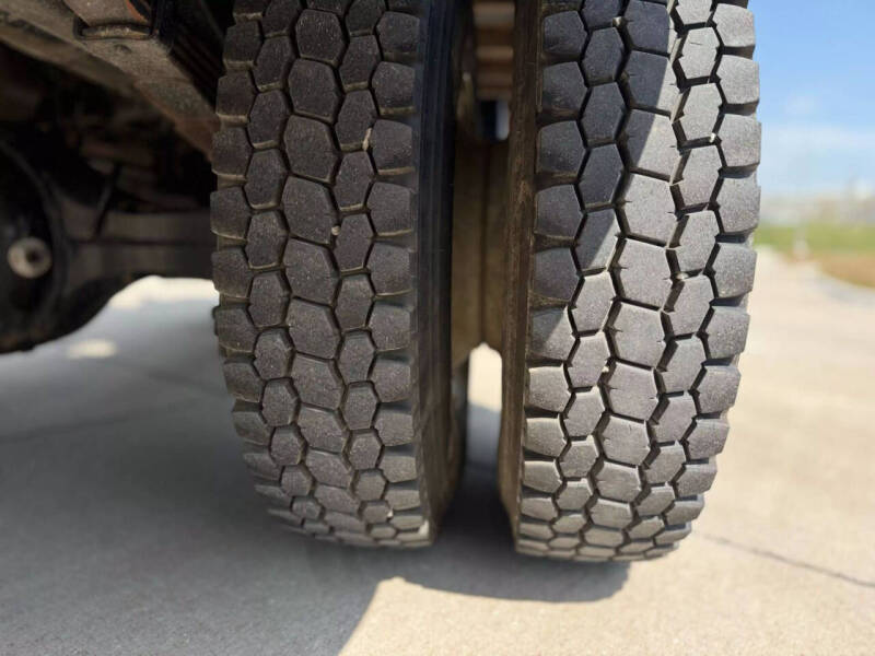 2019 Freightliner M2 106