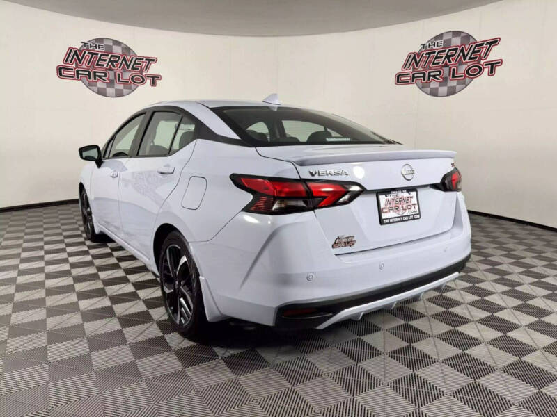 2025 Nissan Versa SR