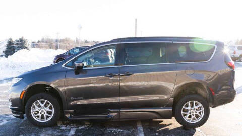 2022 Chrysler Pacifica Touring L