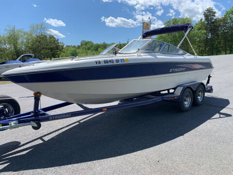 2005 Stingray 220 LX