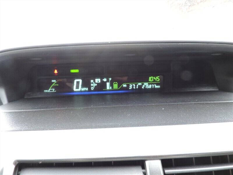 2014 Toyota Prius v Two