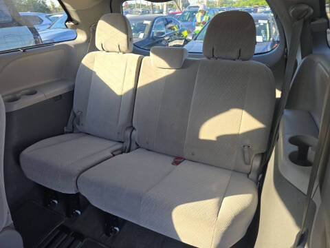 2018 Toyota Sienna LE 8-Passenger
