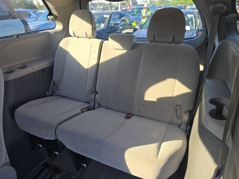 2018 Toyota Sienna LE 8-Passenger