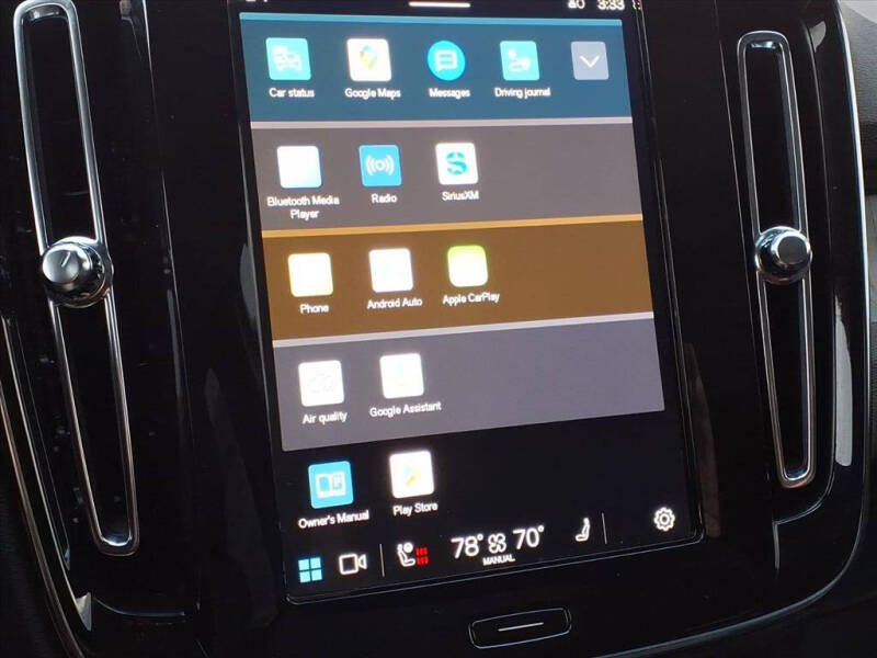 2025 Volvo XC40 B5 Plus Bright Theme