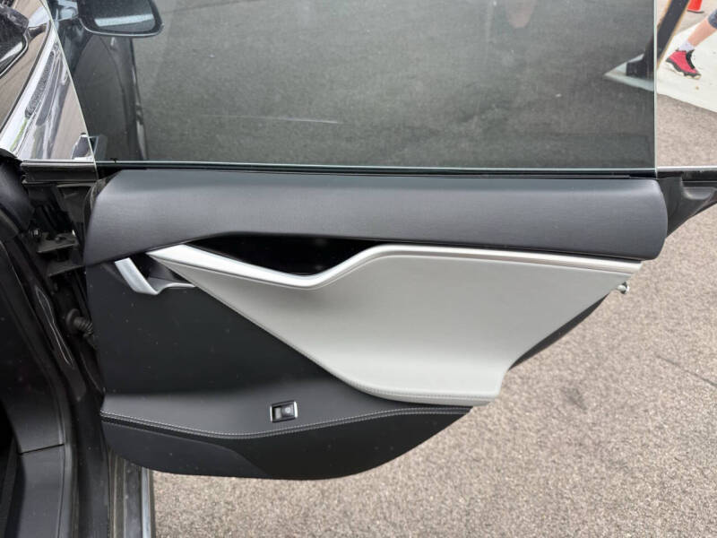 2015 Tesla Model S 70D