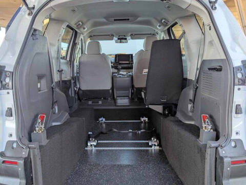 2025 Toyota Sienna LE 8-Passenger