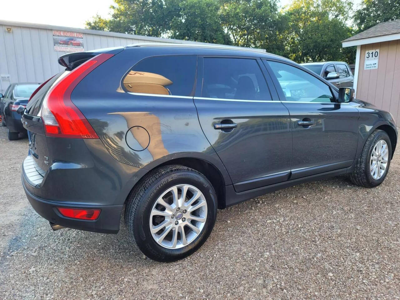 2010 Volvo XC60 for sale at AUTHE VENTURES AUTO in Red Oak, TX