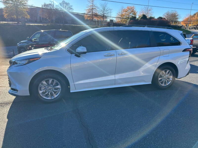 2022 Toyota Sienna XLE 8-Passenger