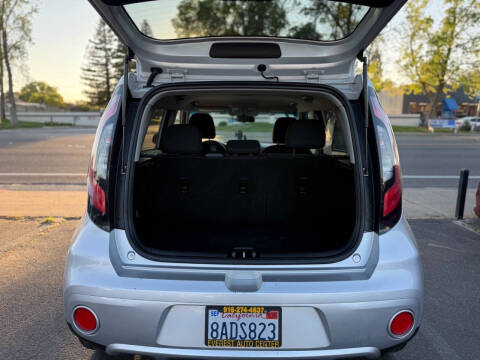 2017 Kia Soul +