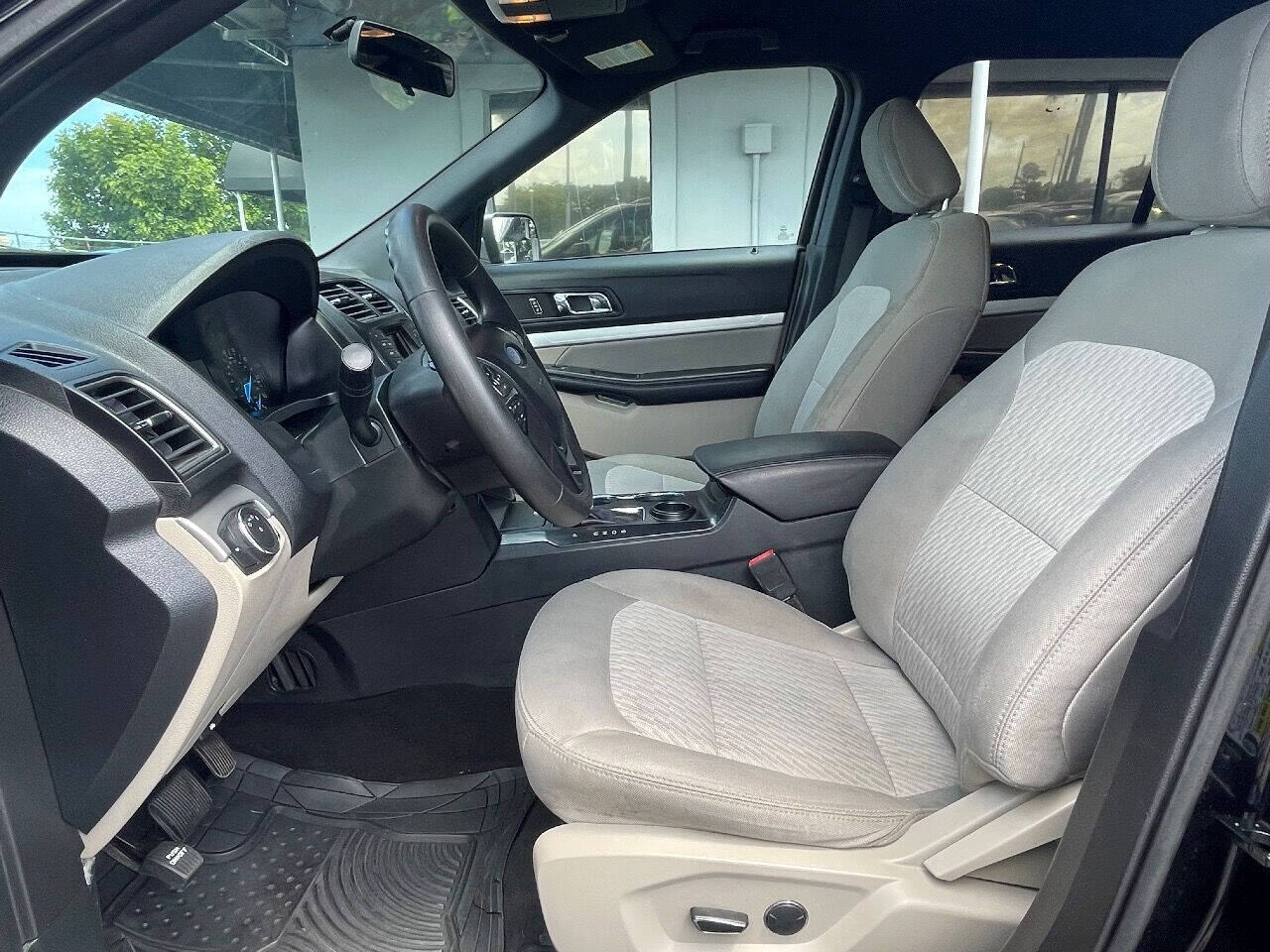 2018 Ford Explorer  - $17,900
