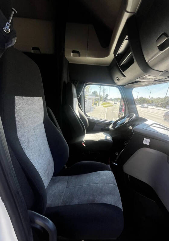 2020 Freightliner Cascadia