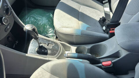 2013 Hyundai Accent SE