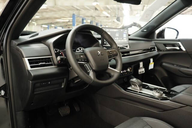 2026 Mitsubishi Outlander LE