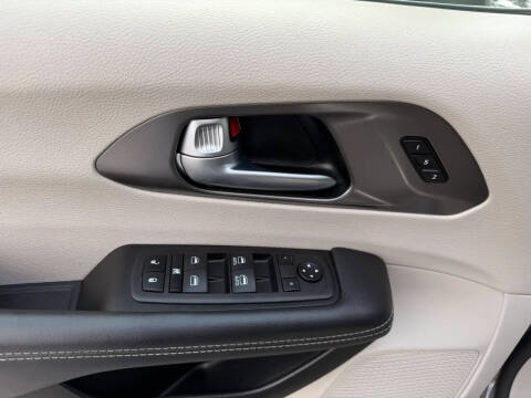 2023 Chrysler Pacifica Touring L
