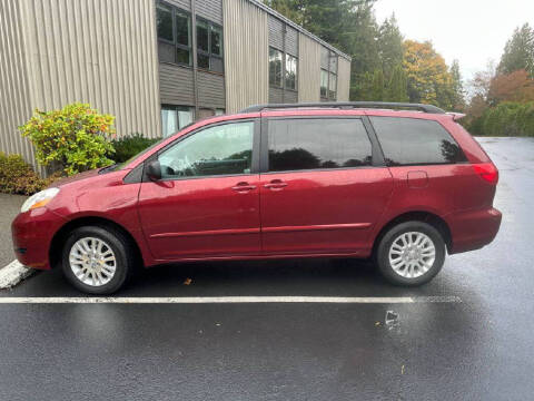 2010 Toyota Sienna LE 7-Passenger