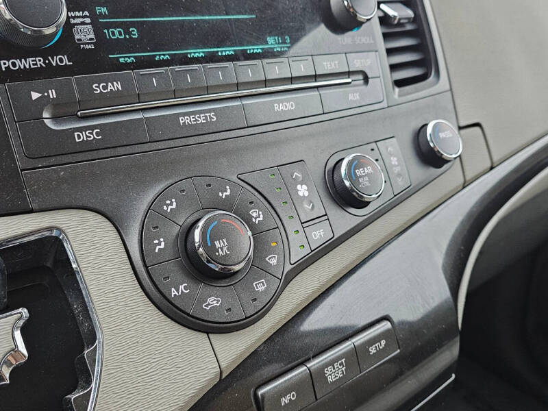 2012 Toyota Sienna LE 7-Passenger