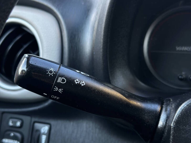 2012 Toyota Yaris 3-Door LE