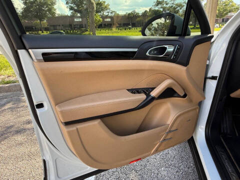 2014 Porsche Cayenne Platinum