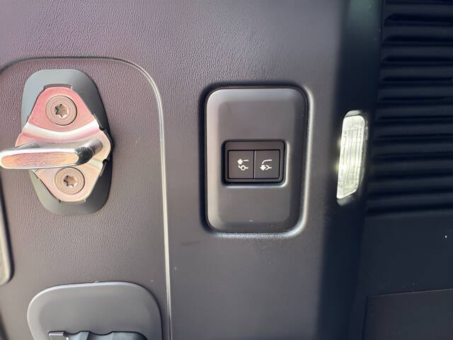 2025 Land Rover Defender 130 P400 X-Dynamic SE