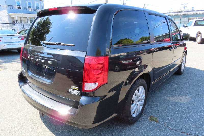 2014 Dodge Grand Caravan SE photo 3