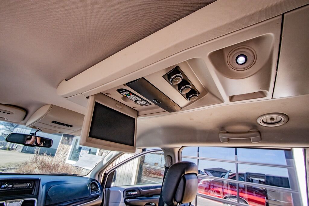 2014 Chrysler Town and Country 81