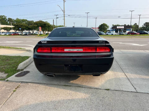 2011 Dodge Challenger R/T Plus