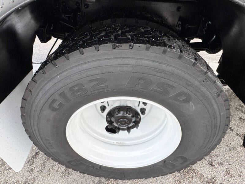 2018 Freightliner M2 106