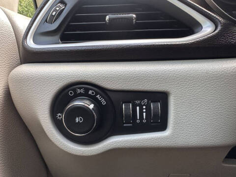 2017 Chrysler Pacifica Touring-L