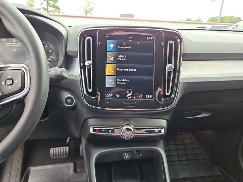 2022 Volvo XC40 T5 Momentum